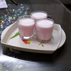 A picture of Strawberry shake.