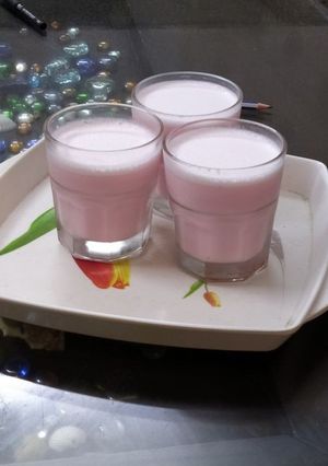 A picture of Strawberry shake.