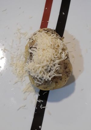Una foto de Patatas rellenas a la jardinera con queso brie