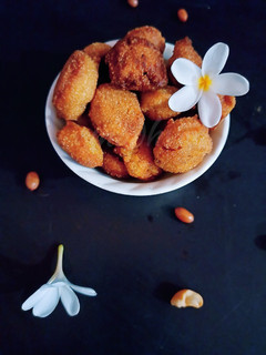 सूजी के गुलगुले (Suji ke gulgule recipe in hindi) रेसिपी मुख्य फोटो