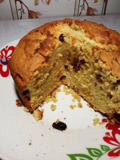 A picture of White fruit cake.