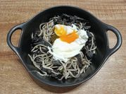 Una foto de gulas en lata