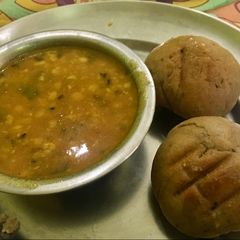 A picture of Daal Baati.