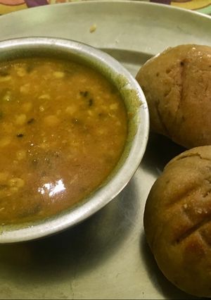 A picture of Daal Baati.