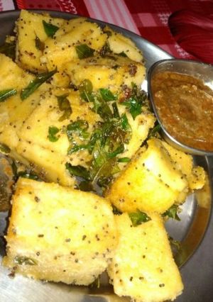 ढोकला (dhokla recipe in Hindi) रेसिपी मुख्य फोटो