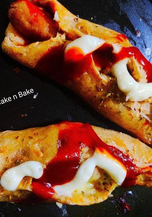 A picture of Chicken pide/Turkish bread.