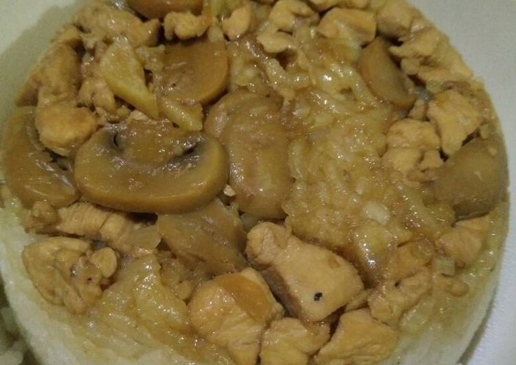 Resep Nasi Tim Ayam Jamur yang Bikin Ngiler