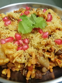 ચટપટી ભેળ(chatpati Bhel in gujarati recipe) રેસીપી મુખ્ય ફોટો