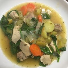 A picture of Salsiccia e pollo in casseruola.