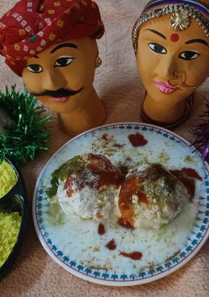 A picture of Bread Dahi Bhalle.