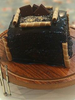 عکسی از دستور کیک شکلاتی همراه سس شکلاتی دست ساز