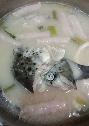 鮭魚頭蝦餃味噌湯 的食譜成品照片