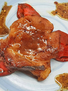 Foto principal de Chuletas de Sajonia al Maple Syrup con Pimientos del Piquillo