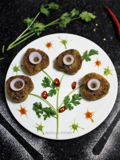 A picture of Quinoa Rice Tikki.