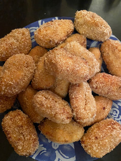 Una foto de Croquetas de pollo asado