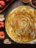 Torta di albumi con mandorle, noci e mele