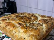 Una foto de focaccia con levadura seca
