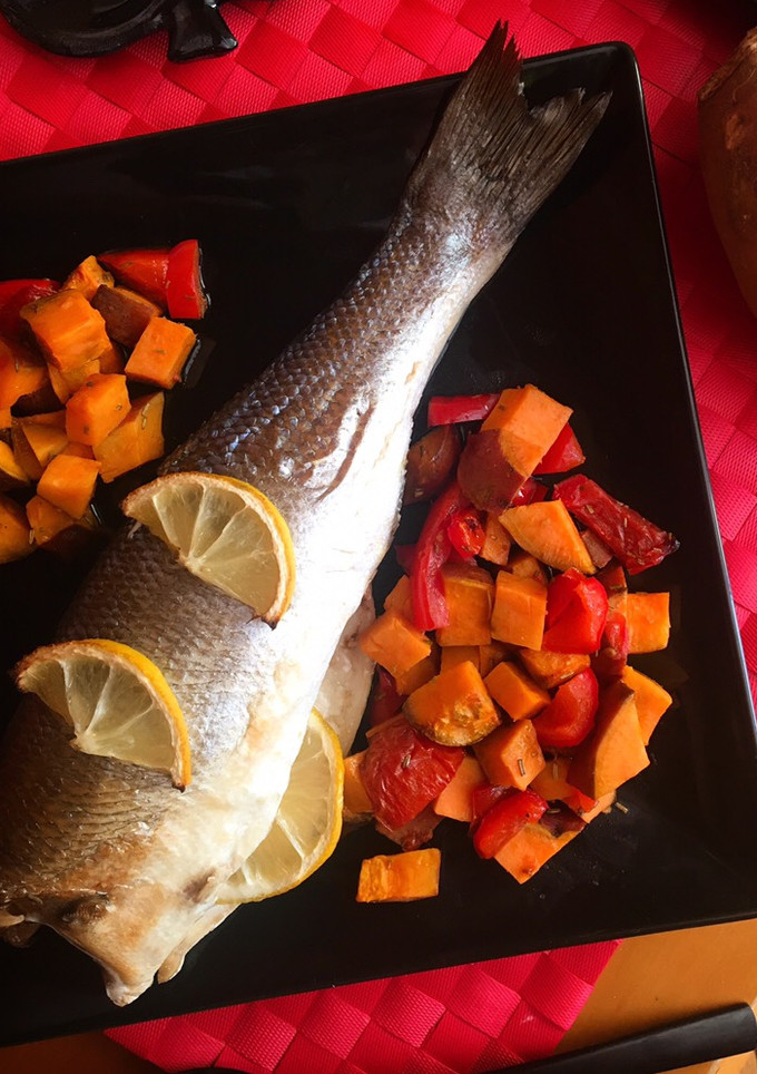 Una foto de Lubina al horno con boniato