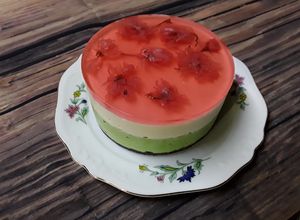 Hình của món Bánh mousse trà xanh hoa anh đào.