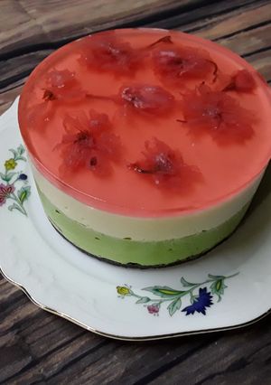 Hình của món Bánh mousse trà xanh hoa anh đào.