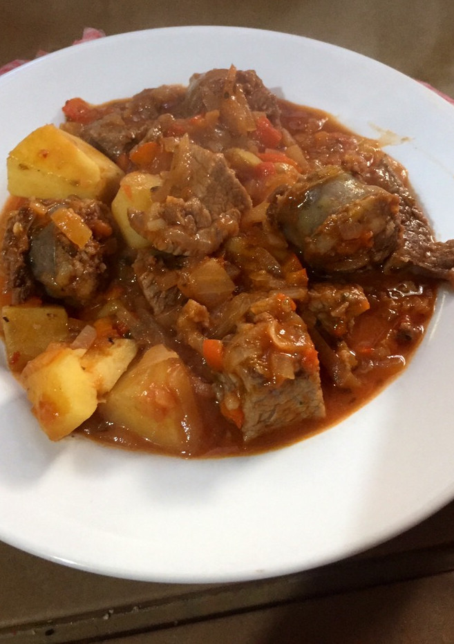 Una foto de Estofado de carne y chorizos
