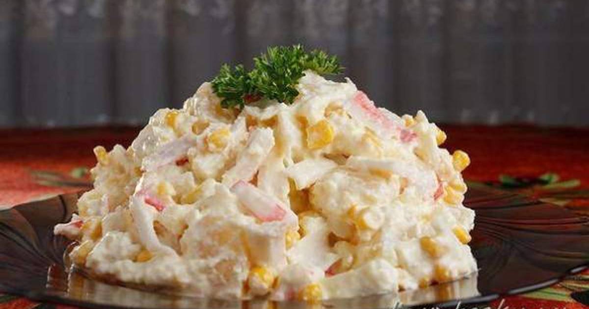 Салат клоун с курицей и крабовыми палочками