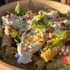 A picture of Pasta pesto: burrata.