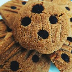 A picture of Choco chips cookies.