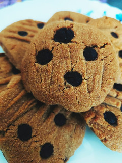 A picture of Choco chips cookies.