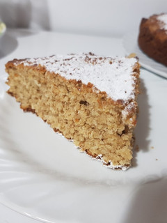 Una foto de Torta de banana y coco con harina integral y avena