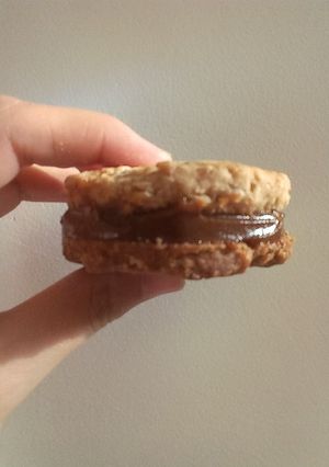 Una foto de Alfajores de almendras✨