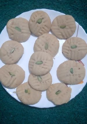 मावे के पेड़े (mawe ke pede recipe in Hindi) रेसिपी मुख्य फोटो