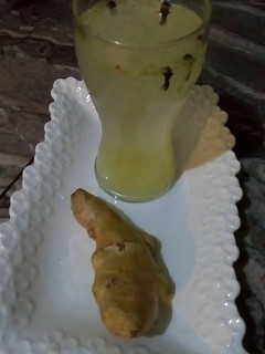 A picture of Lemon Drink with Ginger and Cloves.