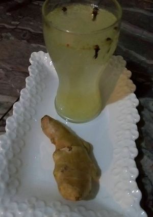 A picture of Lemon Drink with Ginger and Cloves.