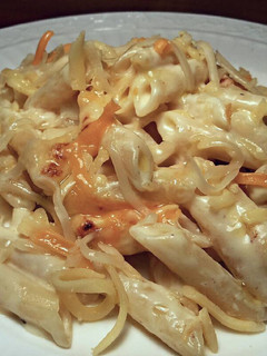 Una foto de Macarrones con bechamel de azafrán y queso Idiazabal