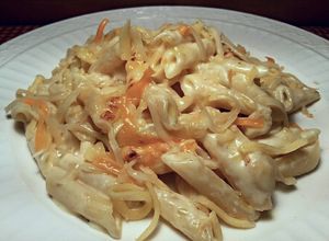Una foto de Macarrones con bechamel de azafrán y queso Idiazabal