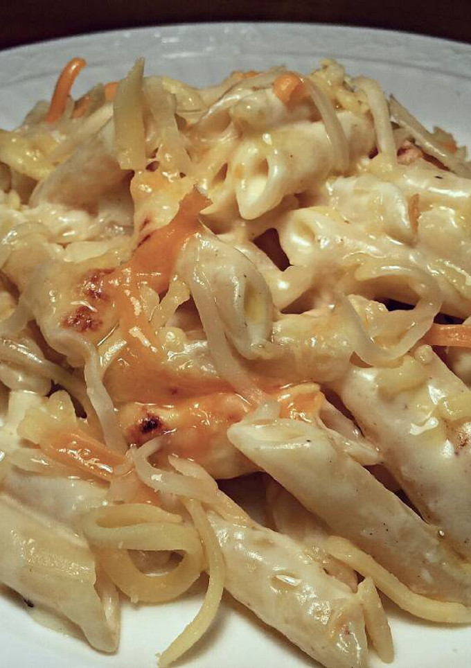 Una foto de Macarrones con bechamel de azafrán y queso Idiazabal