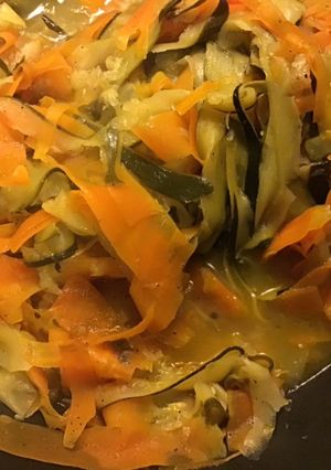 Une photo de Tagliatelles de courgettes et carottes au bouillon de poisson
