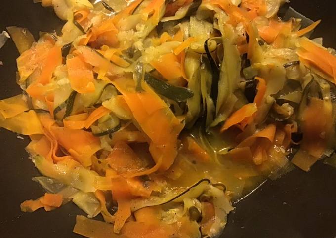 Tagliatelles de courgettes et carottes au bouillon de poisson