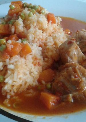 Una foto de Carne de puerco en chile morita