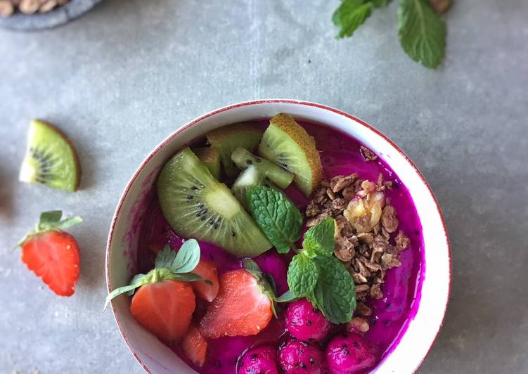 Resep Pink Pitaya Smoothie Bowl Anti Gagal