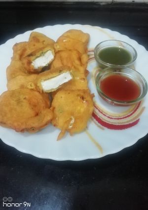 A picture of Laziz Paneer Pakora.