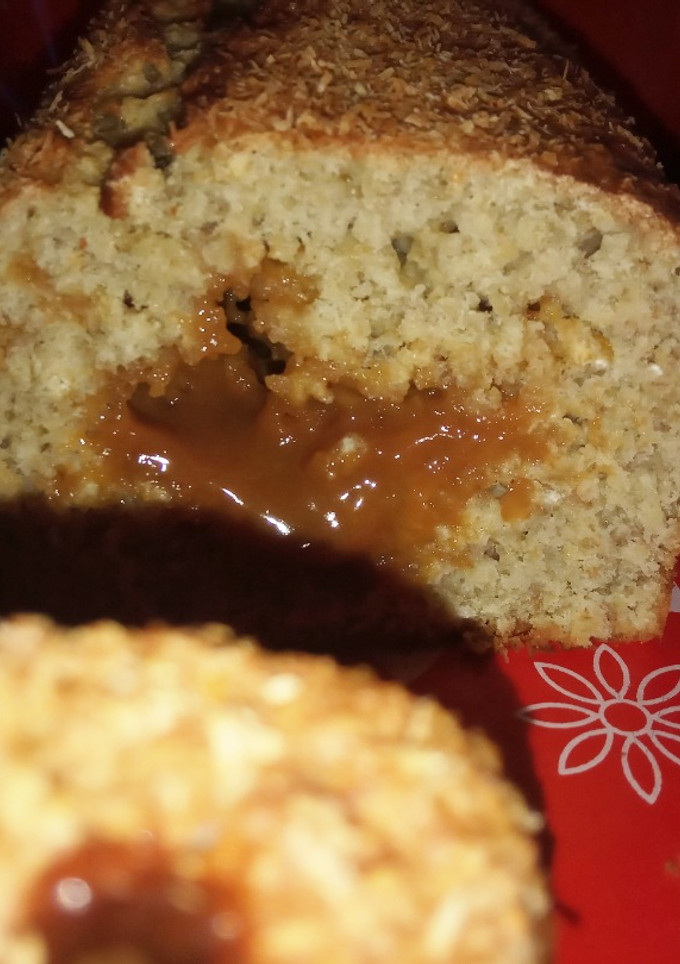 Una foto de Budín de avena, banana y dulce de leche fácil