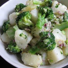 A picture of Quick & Cheesy Broccoli Potato.