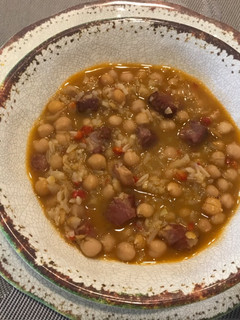 Una foto de Garbanzos con tocino