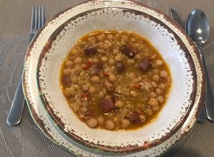 Una foto de Garbanzos con tocino