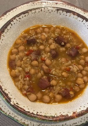 Una foto de Garbanzos con tocino