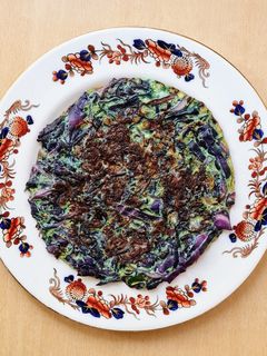 Una foto de Tortilla de repollo morado 🥚