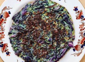 Una foto de Tortilla de repollo morado 🥚