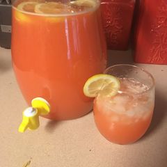 A picture of Peach & raspberry lemonade punch.